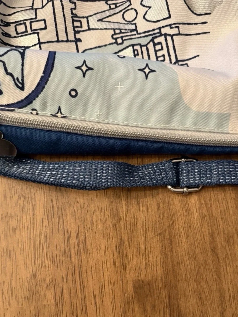 Cute 2018 WALT DISNEY WORLD Large Drawstring Backpack Blue Silver White metallic